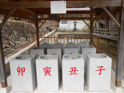 安志加茂神社の新しい願い臼