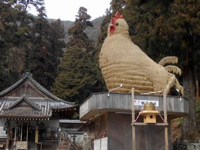 2017年の安志加茂神社　鶏の置物