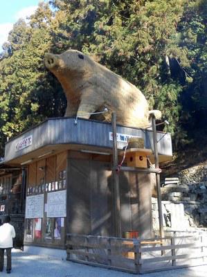 加茂神社の巨大猪