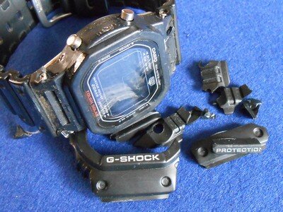 ベゼルが崩壊した腕時計　G-SHOCK　G-5600RB-1JF