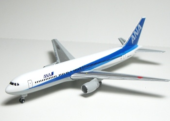 写真：ANA ボーイング767-300の模型