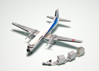 ANA YS-11とコンテナ貨物と牽引車の模型